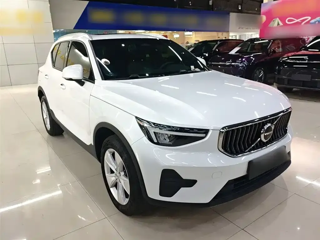 Volvo XC40 — фото 4