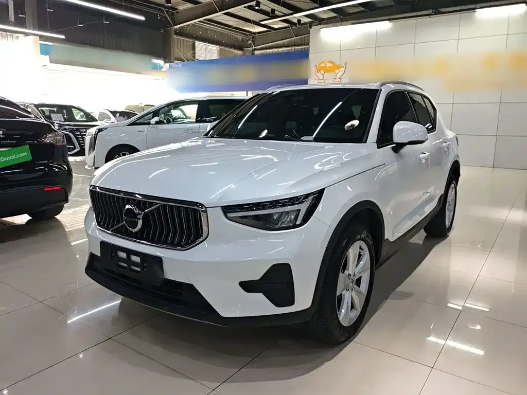 Volvo XC40 — фото 5