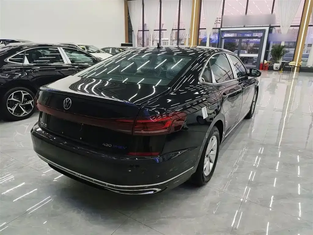 Volkswagen Passat New Energy — фото 3