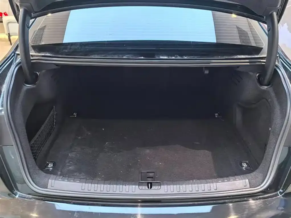 Audi A6L 2023 из CN, фото 3