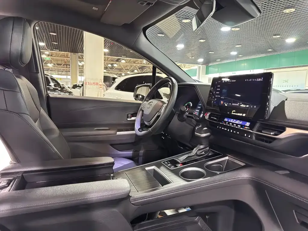 Toyota Sienna 2024 из CN, фото 7