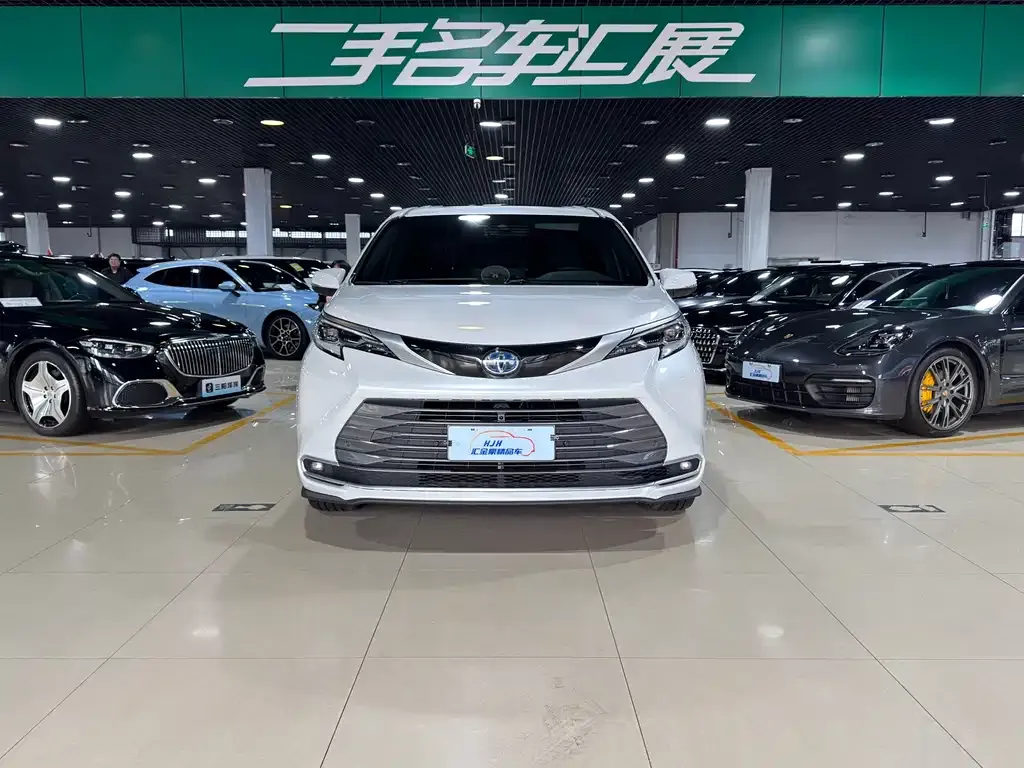 Toyota Sienna 2024 из CN, фото 2