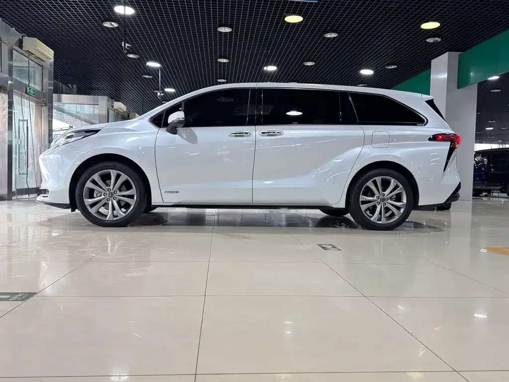 Toyota Sienna 2024 из CN, фото 5