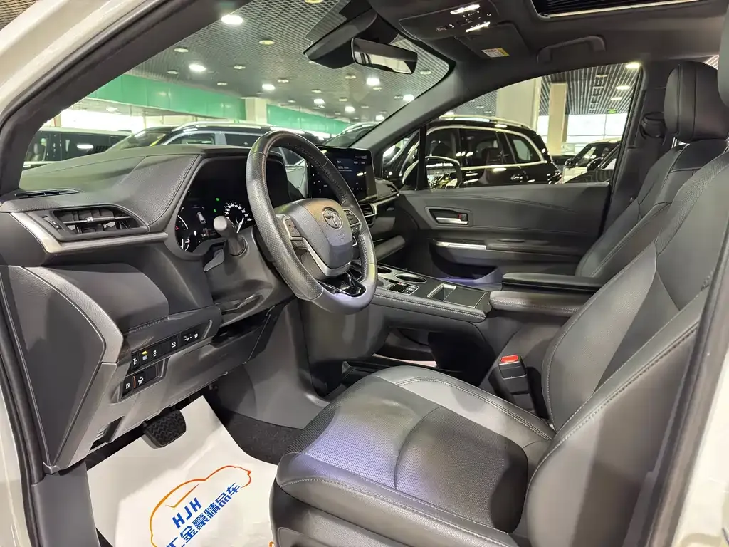 Toyota Sienna 2024 из CN, фото 8