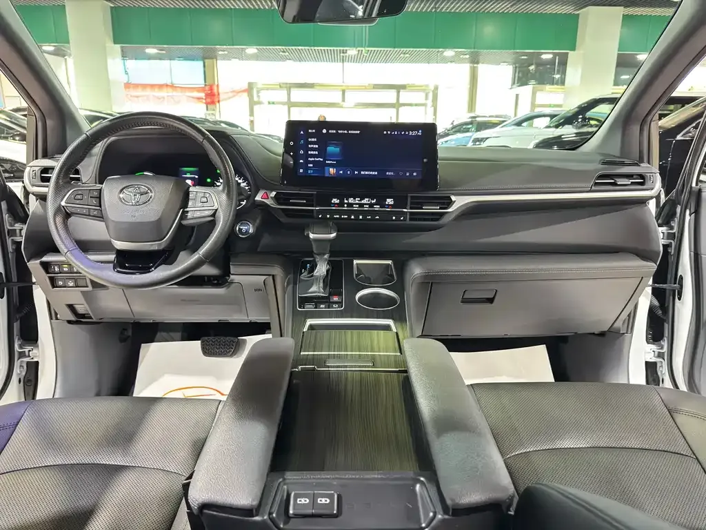 Toyota Sienna 2024 из CN, фото 10