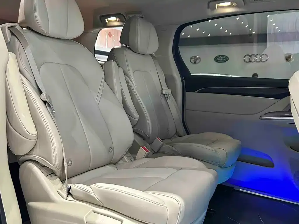 Buick GL8 2023 из CN, фото 7