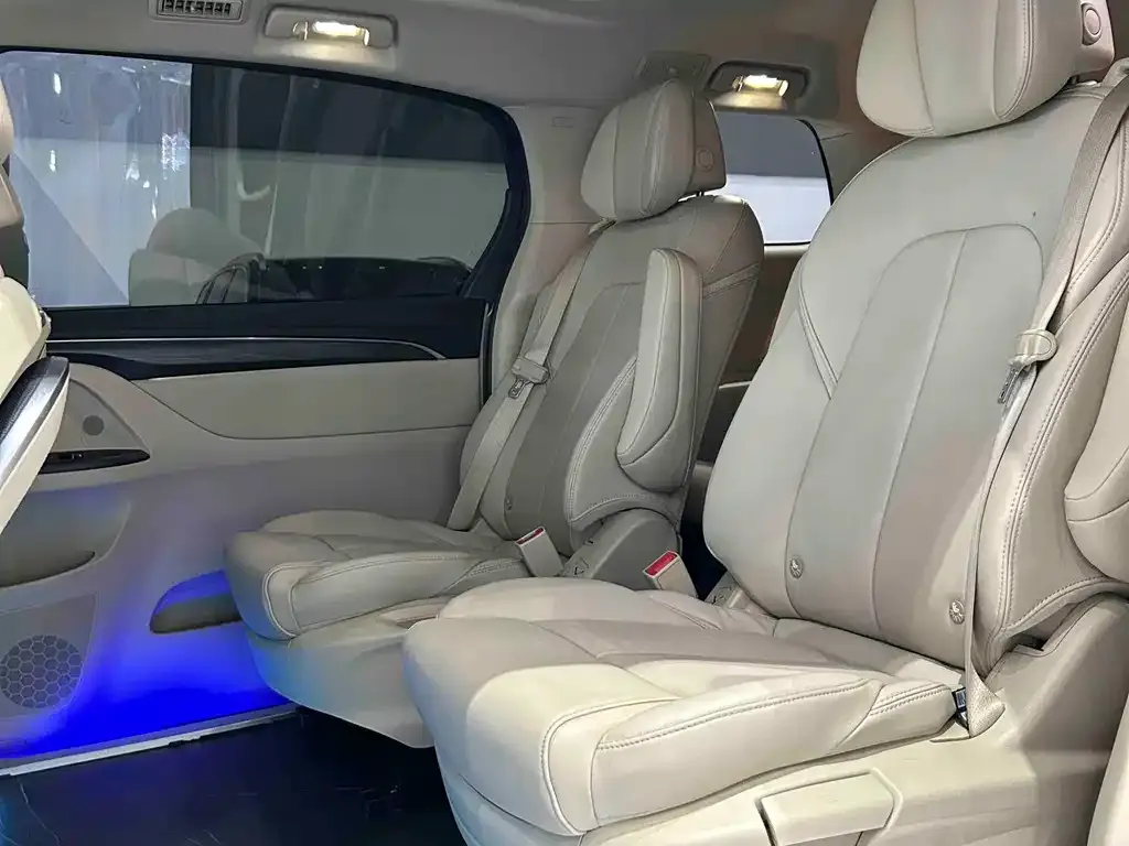 Buick GL8 2023 из CN, фото 3