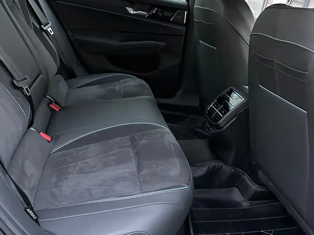 Volkswagen Passat 2025 из CN, фото 3