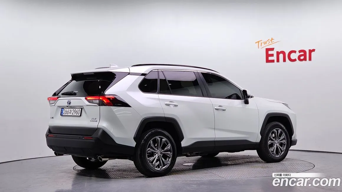 Toyota RAV4 2024 из KR, фото 2