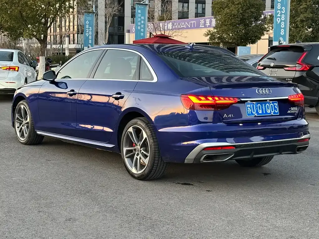 Audi A4L 2021 из CN, фото 9