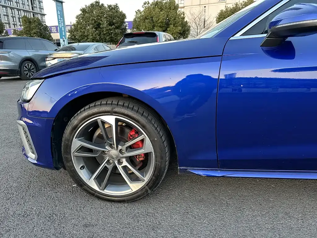 Audi A4L 2021 из CN, фото 10