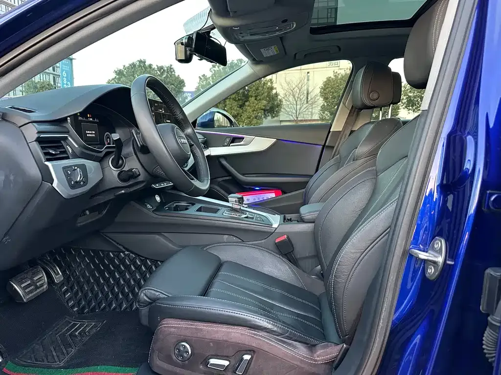 Audi A4L 2021 из CN, фото 8