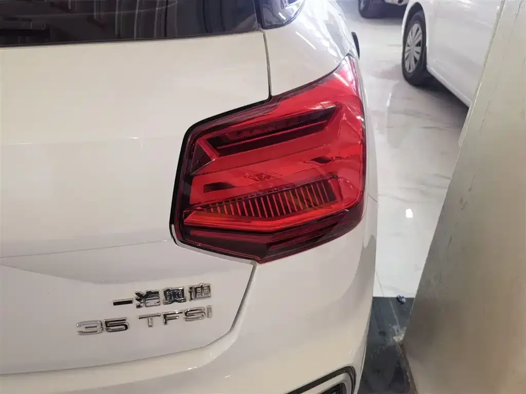 Audi Q2L 2023 из CN, фото 8