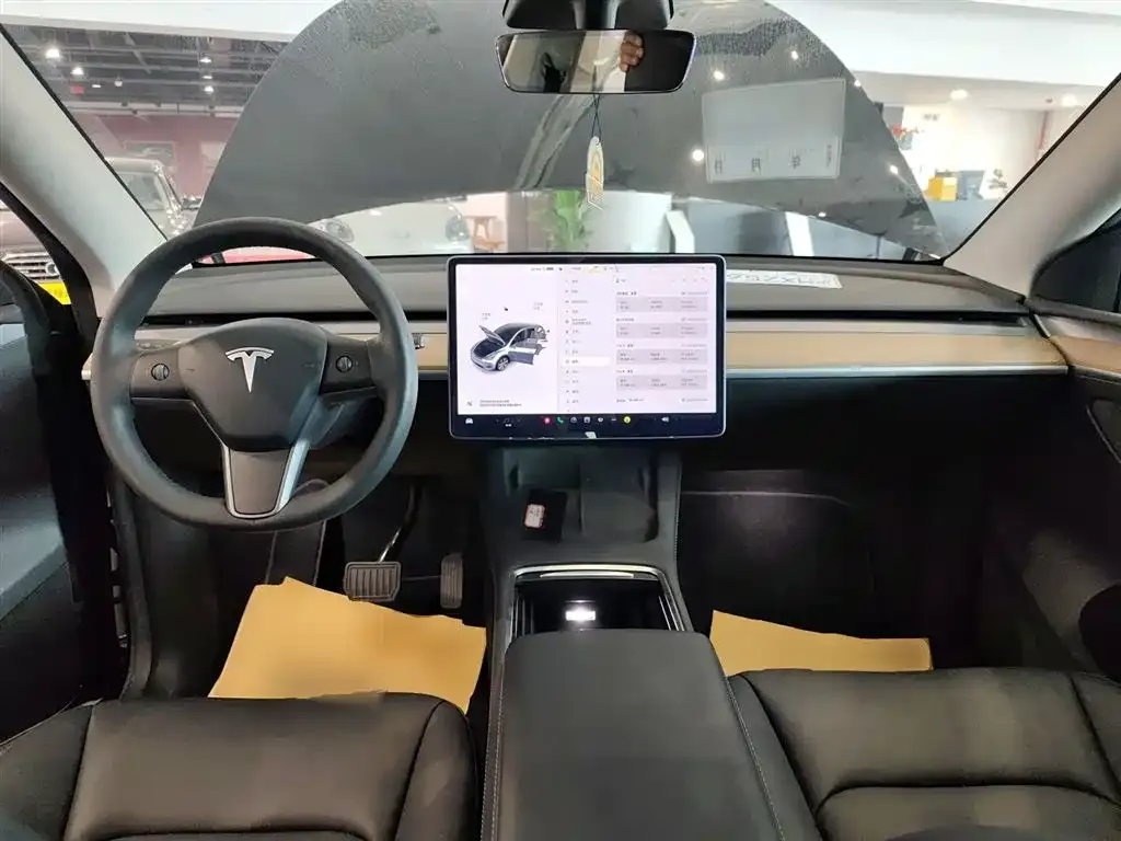 Tesla Model Y — фото 2