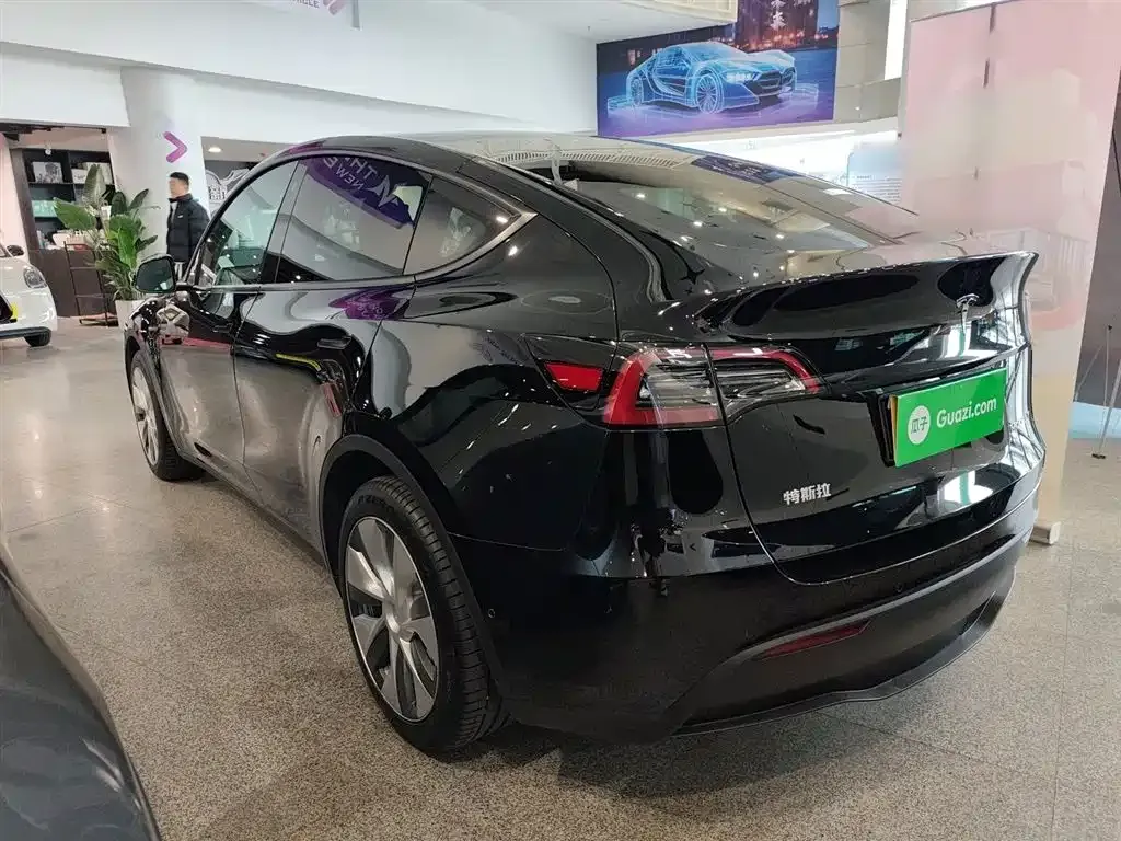 Tesla Model Y — фото 9