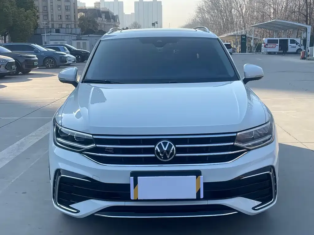Volkswagen Tiguan L — фото 2