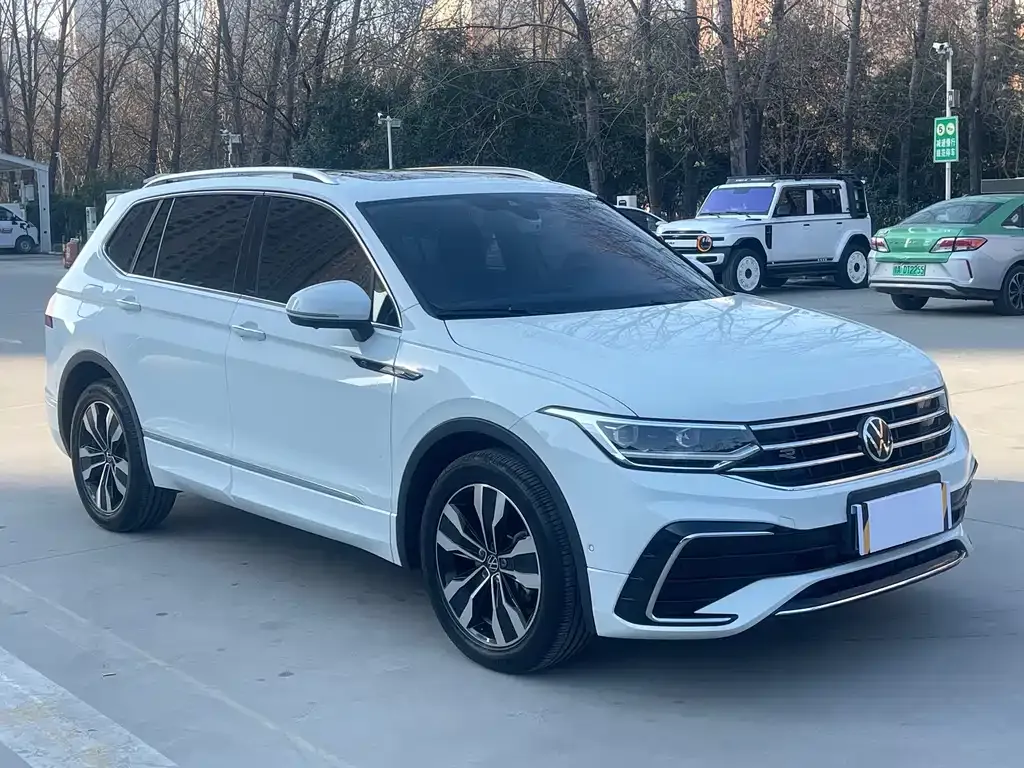 Volkswagen Tiguan L — фото 3