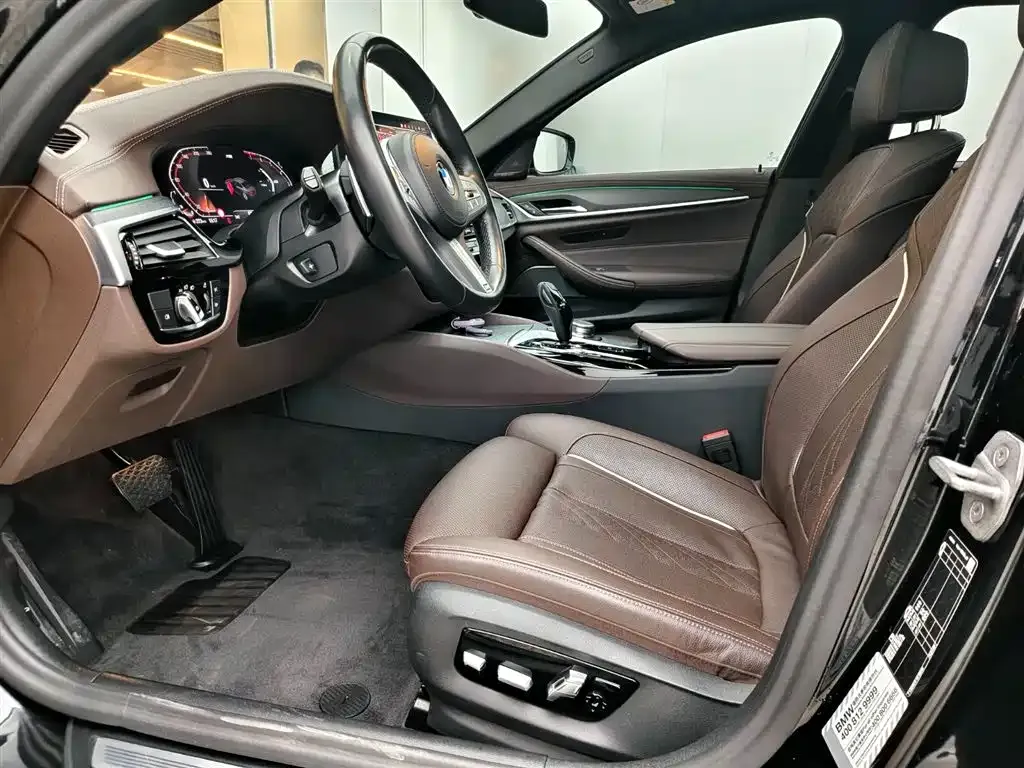 BMW 5 Series 2023 из CN, фото 4