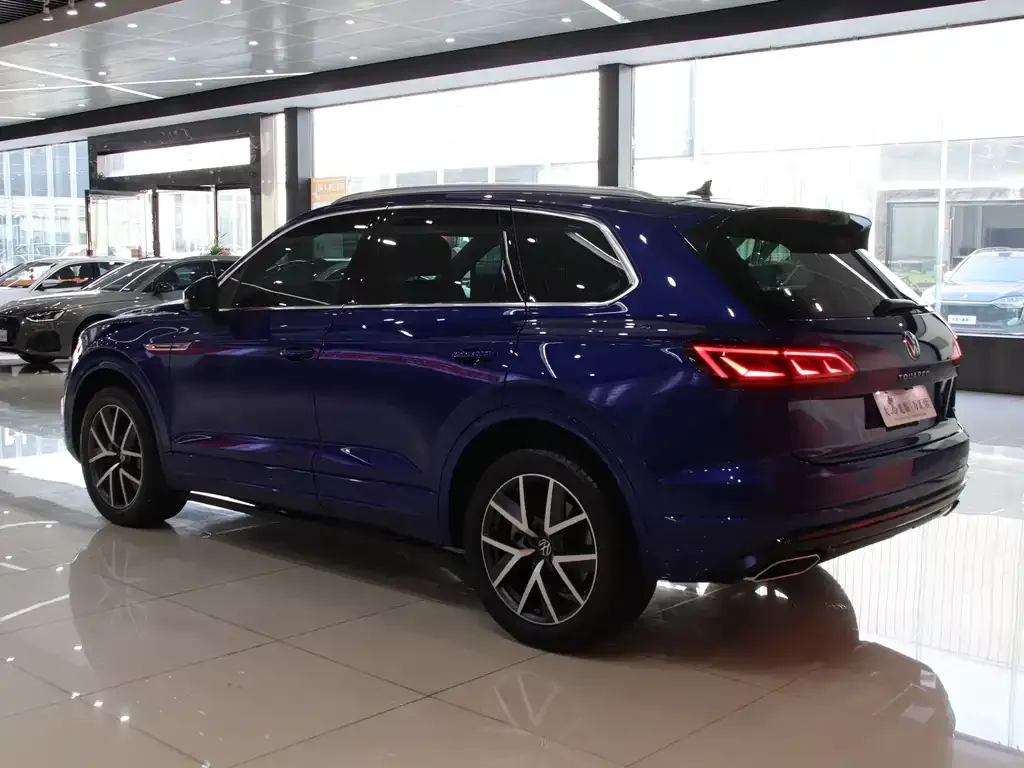 Volkswagen Touareg 2023 из CN, фото 9