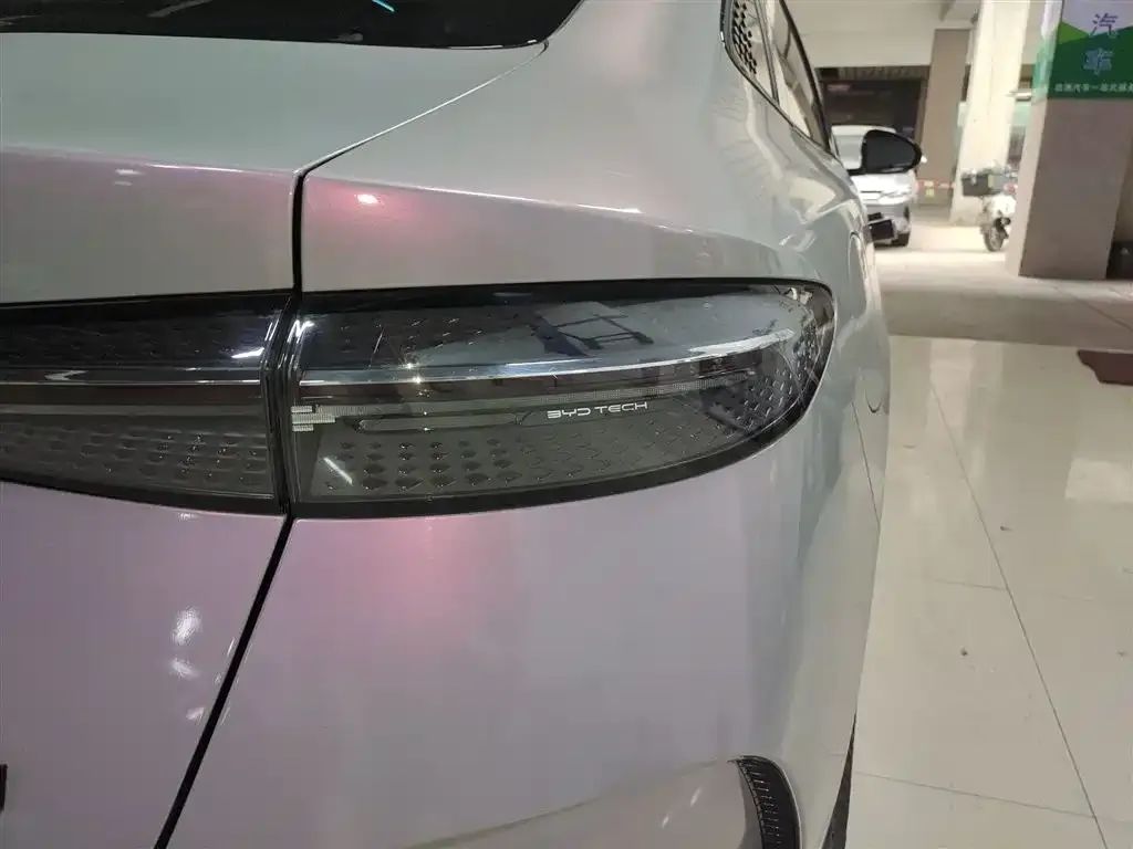 BYD Seal — фото 8