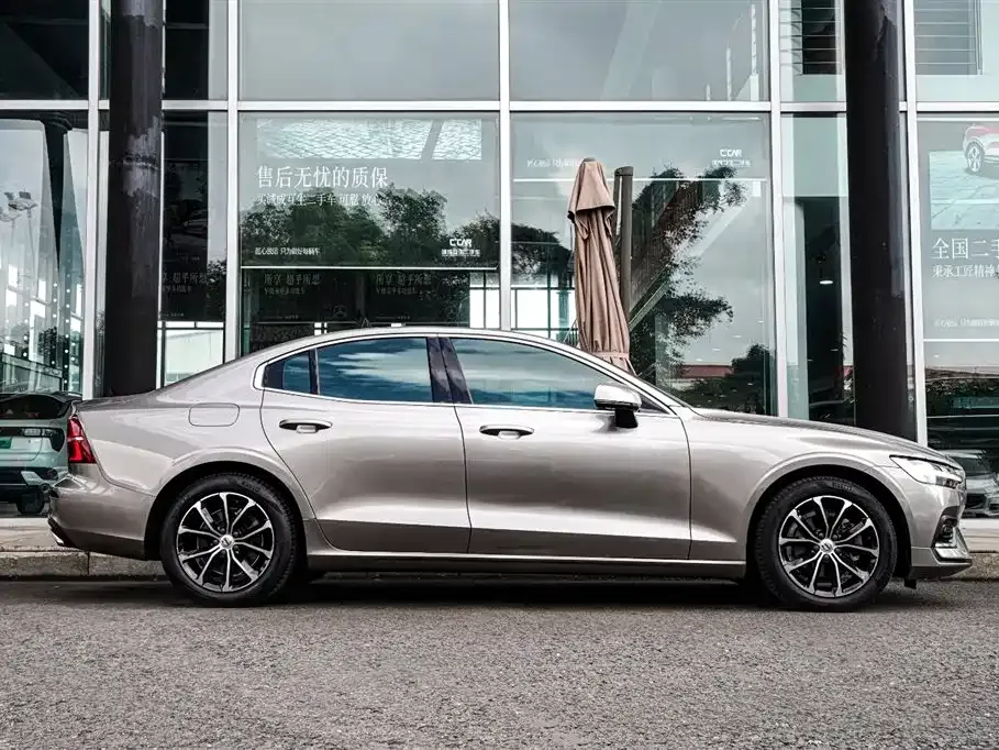 Volvo S60 2021 из CN, фото 5