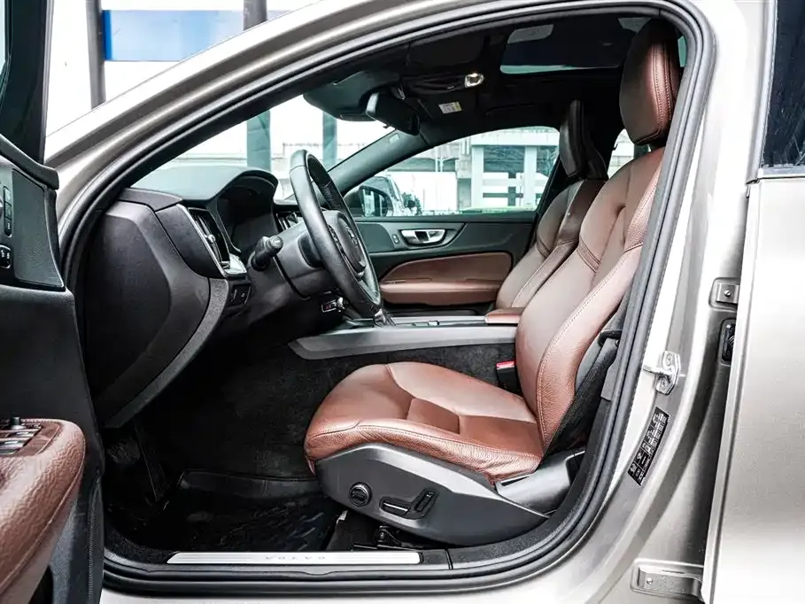 Volvo S60 2021 из CN, фото 8