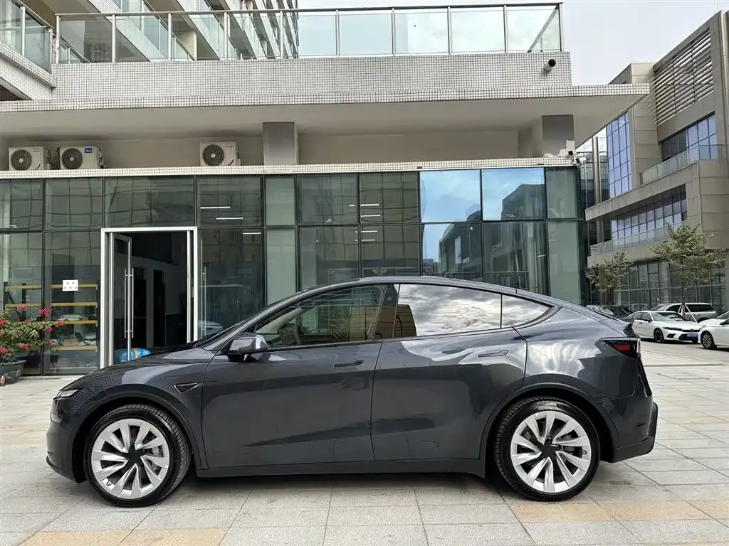 Tesla Model Y — фото 7