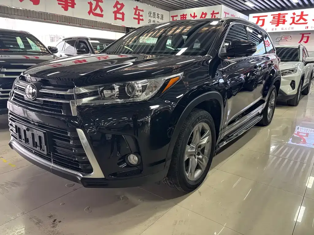 Toyota Highlander — фото 1