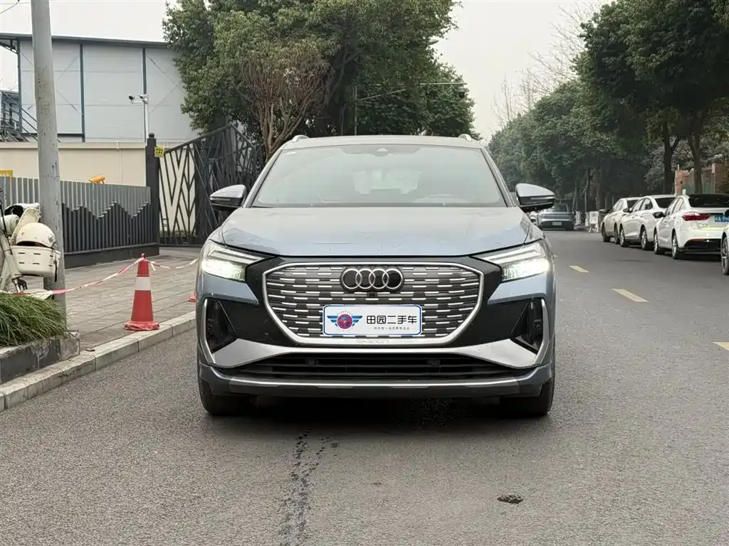 Audi Q4 e-tron — фото 10