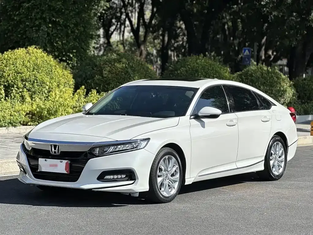 Honda Accord — фото 1