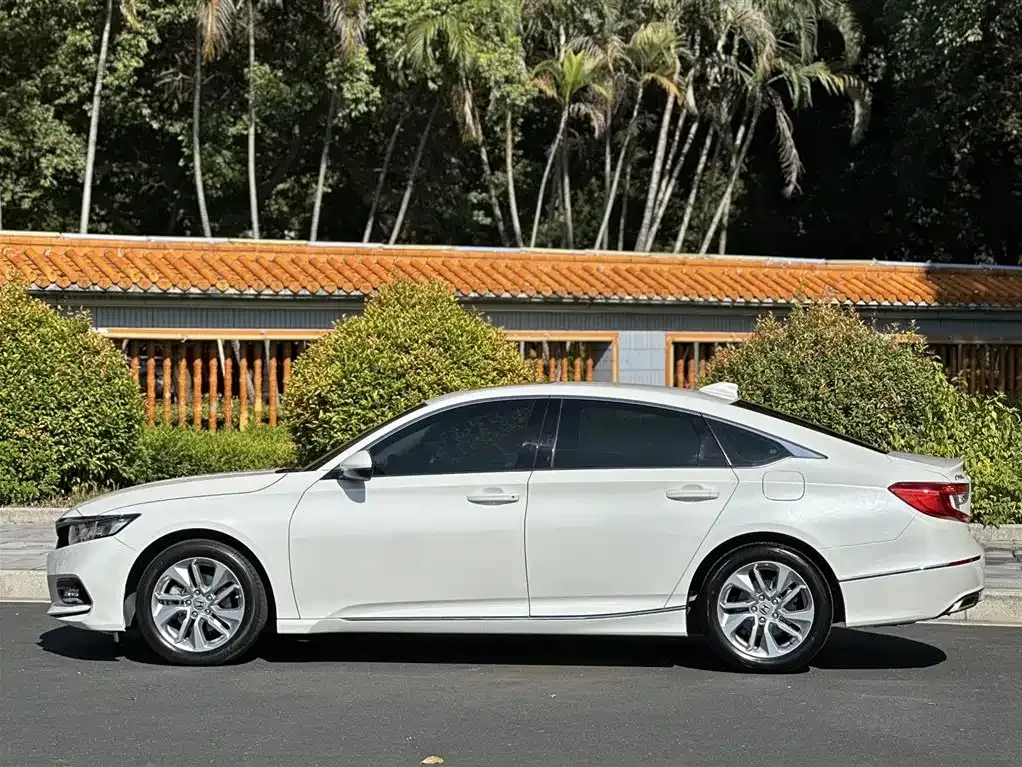 Honda Accord — фото 8