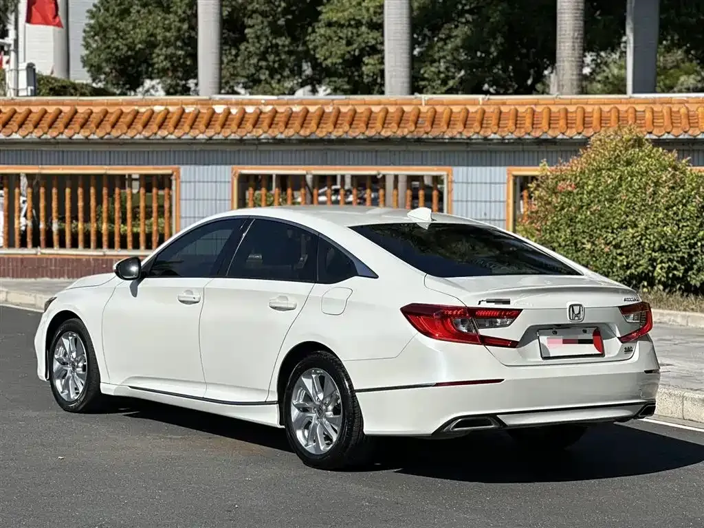 Honda Accord — фото 9
