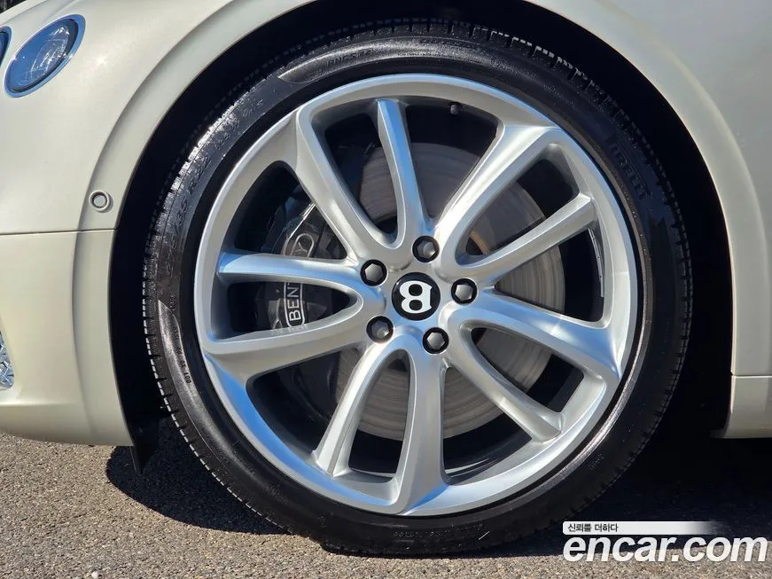 Bentley Continental 2023 из KR, фото 7