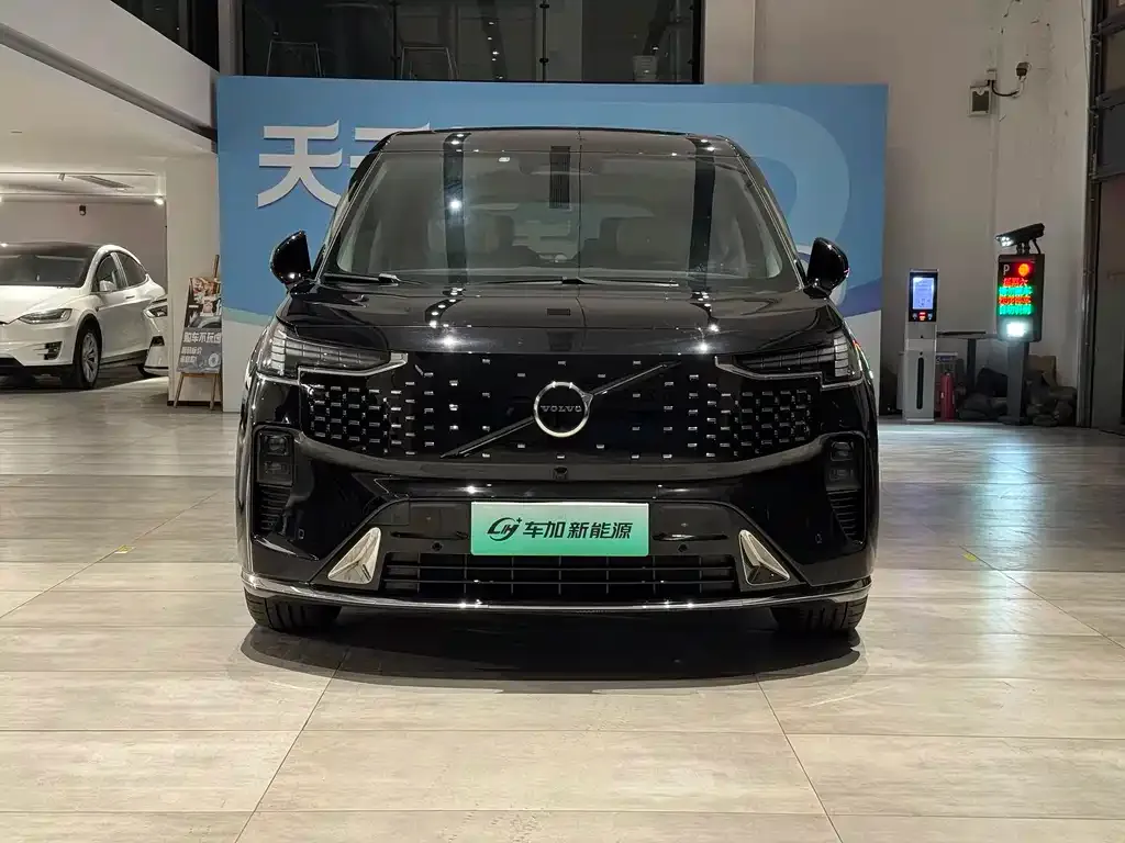 Volvo EM90 2024 из CN, фото 8