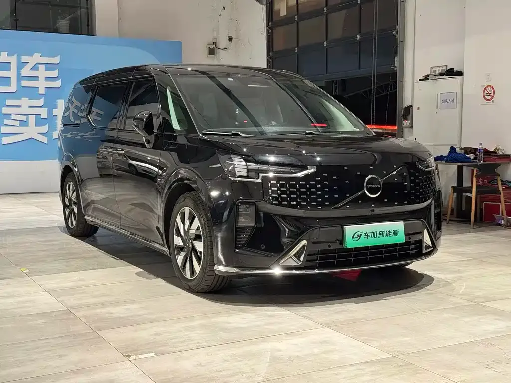 Volvo EM90 2024 из CN, фото 4