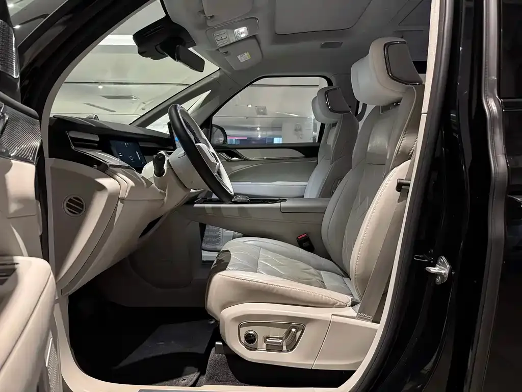 Volvo EM90 2024 из CN, фото 2
