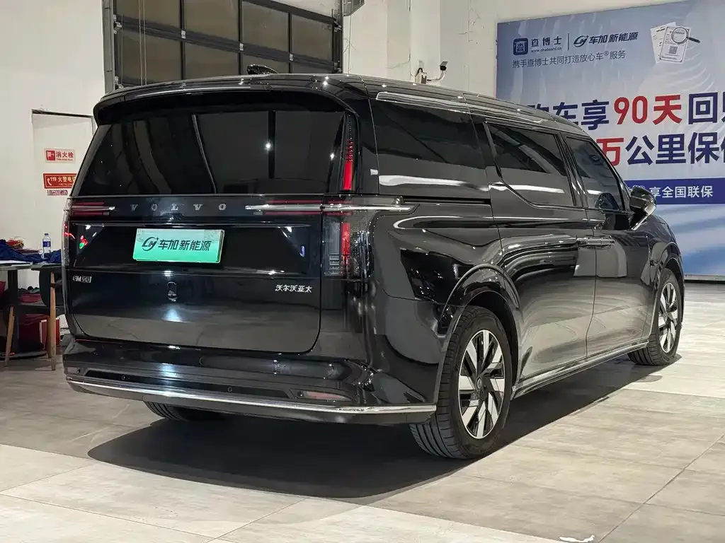 Volvo EM90 2024 из CN, фото 9