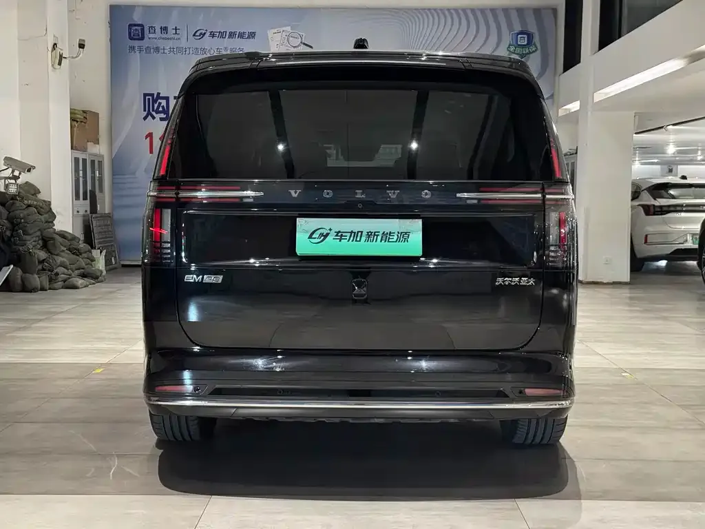 Volvo EM90 2024 из CN, фото 5
