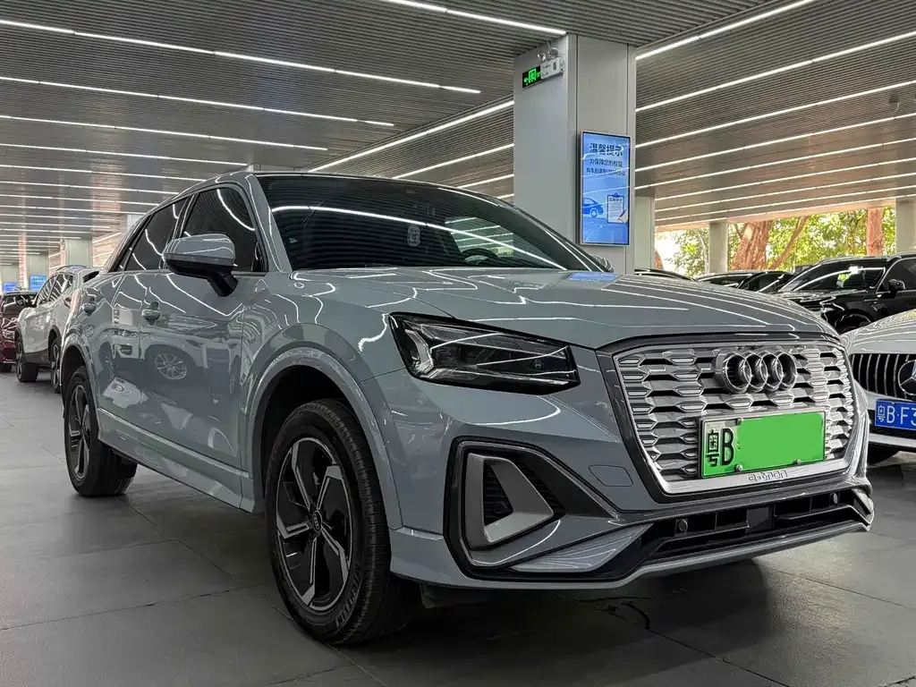 Audi Q2L e-tron — фото 9