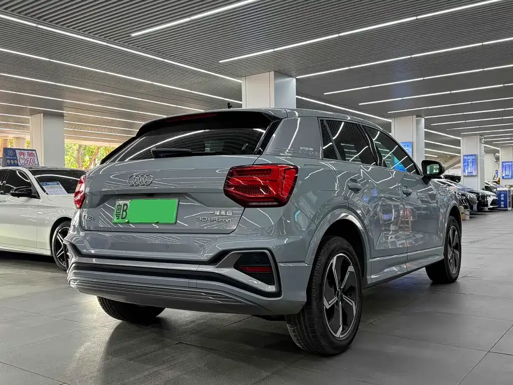 Audi Q2L e-tron — фото 6