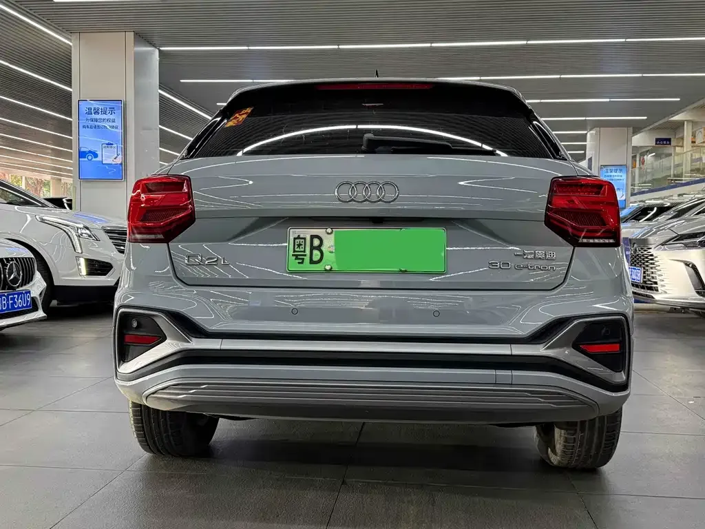 Audi Q2L e-tron — фото 10
