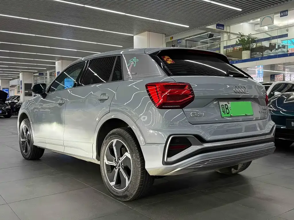 Audi Q2L e-tron — фото 5