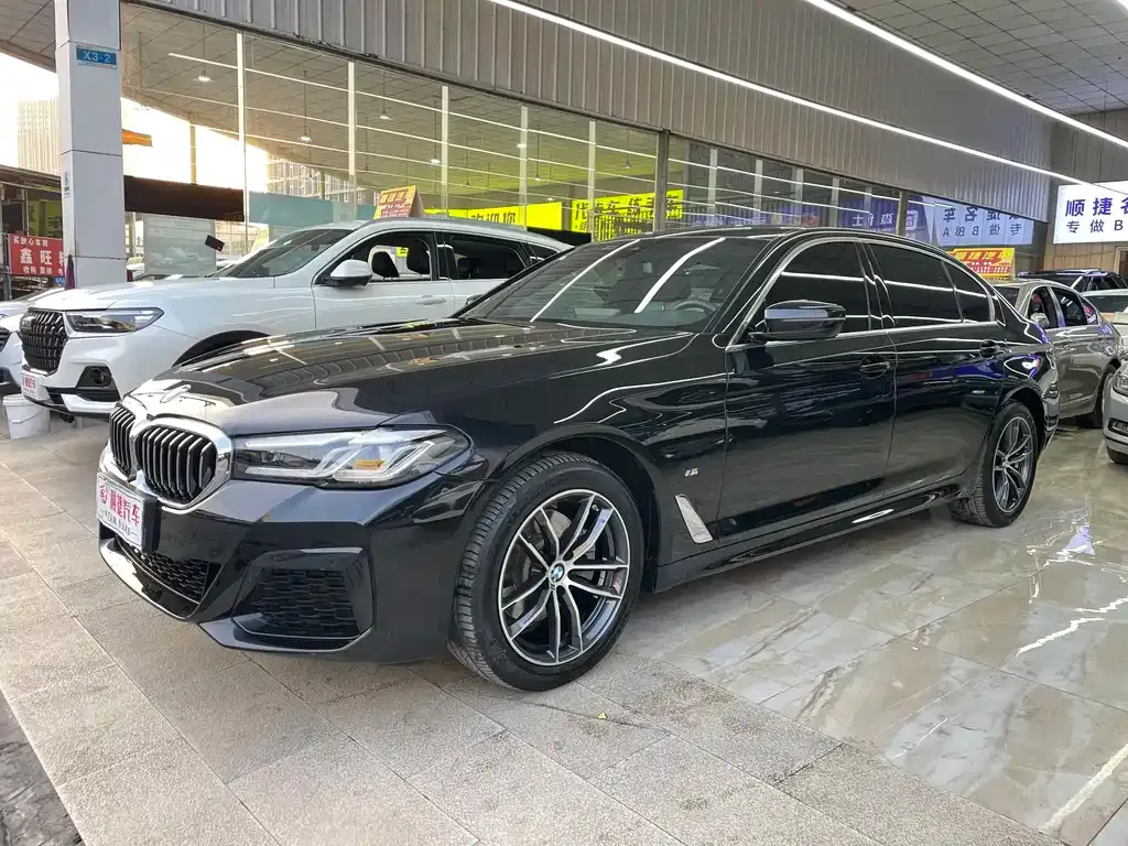 BMW 5 Series — фото 1