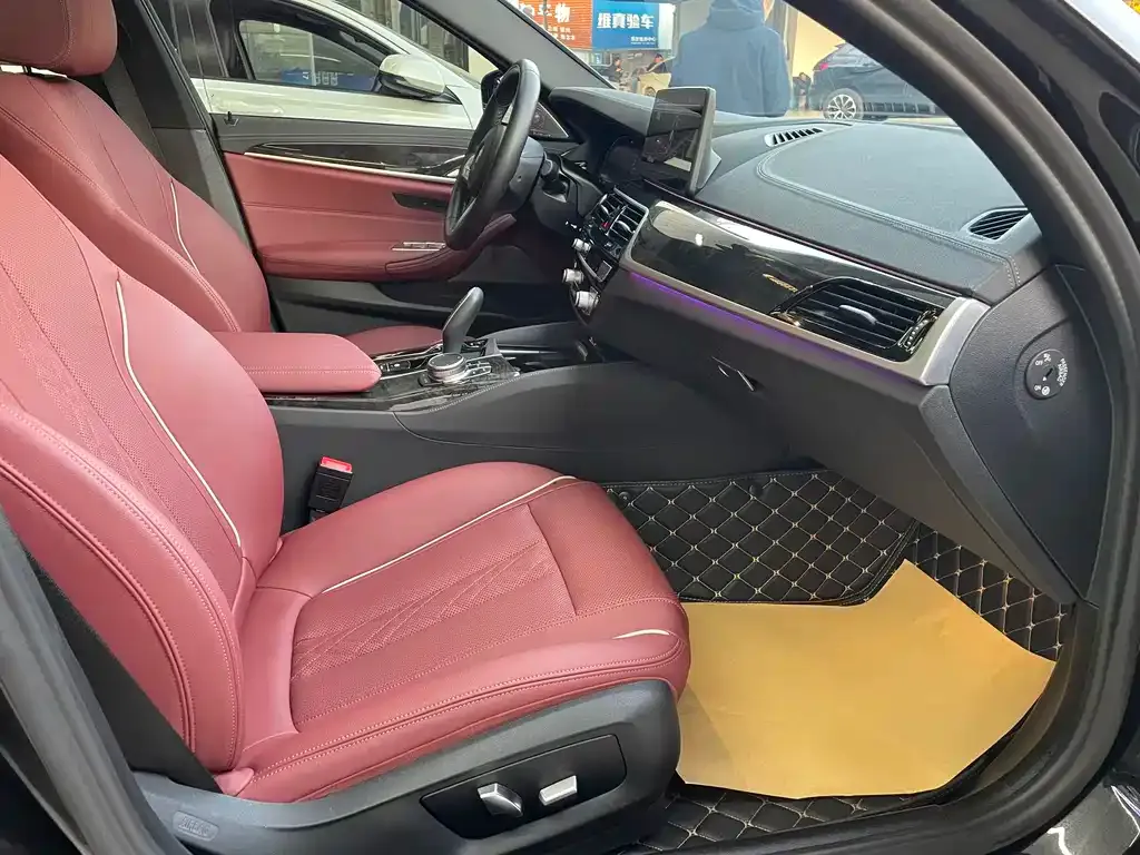 BMW 5 Series — фото 6
