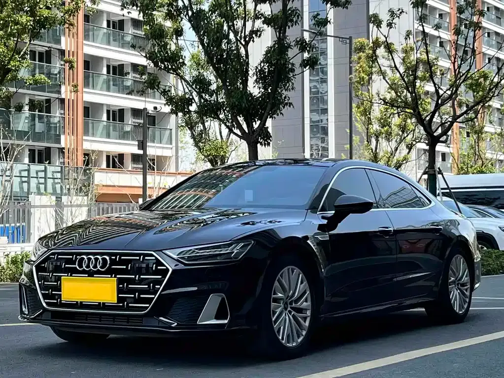 Audi A7L — фото 1