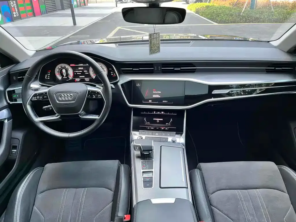 Audi A7L — фото 7
