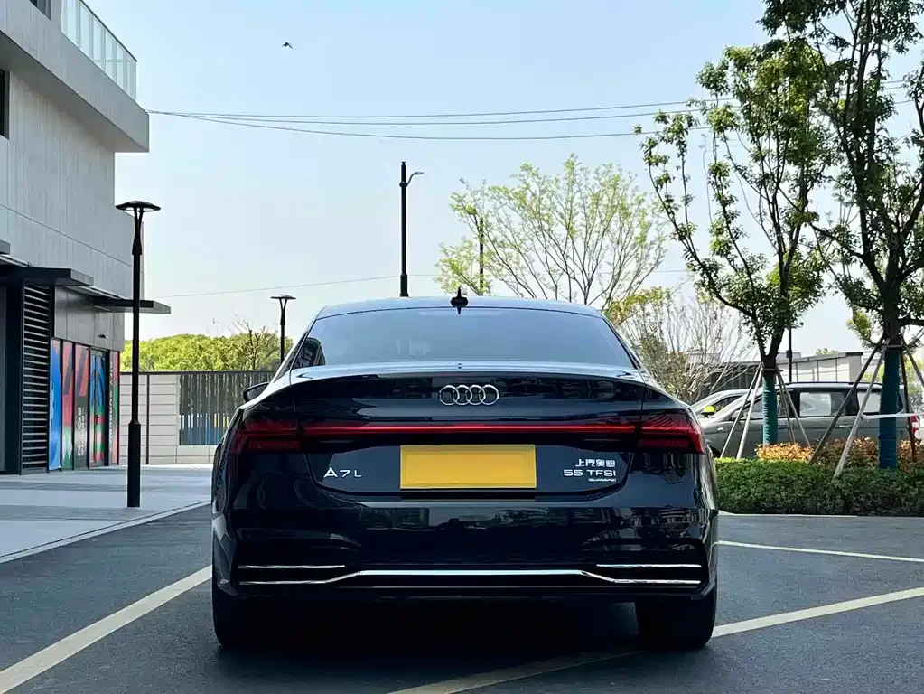 Audi A7L — фото 2