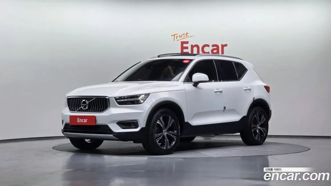 Volvo XC40 — фото 1