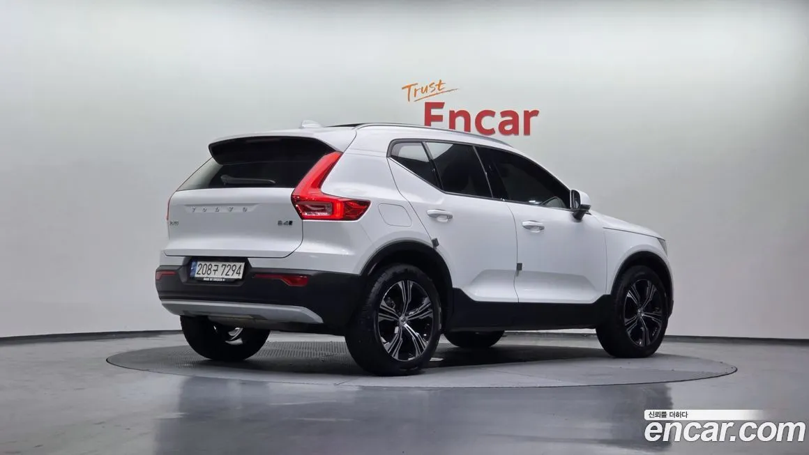 Volvo XC40 — фото 2
