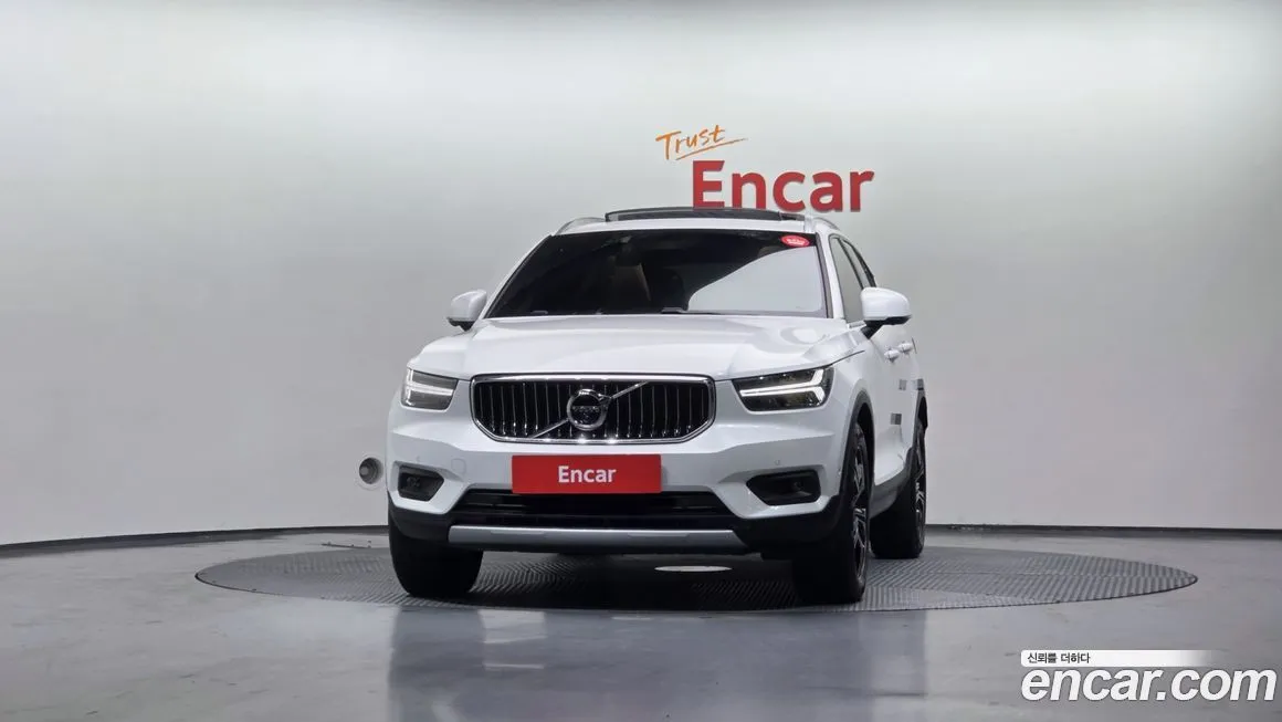 Volvo XC40 — фото 4